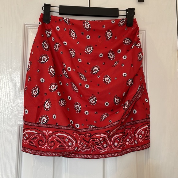 NWT Superdown Red Bandana Skirt Size XS - Picture 6 of 9